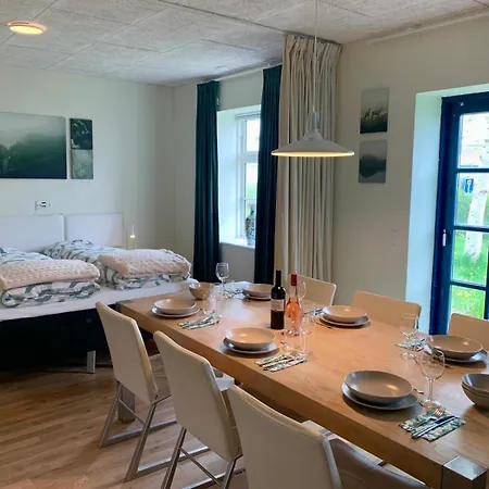 Apartament House On Vellingtoft In Kvaers *